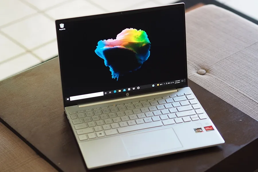 പ​​​വ​​​ലി​​​യ​​​ന്‍ എ​​​യ്റോ 13 നോ​​​ട്ട്ബു​​​ക്കു​​​ക​​​ള്‍ പു​​​റ​​​ത്തി​​​റ​​​ക്കി എ​​​ച്ച്പി