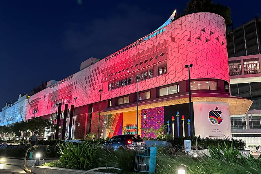 ആപ്പിൾ സ്റ്റോർ തുറക്കാൻ ടിം കുക്ക് വരുന്നു