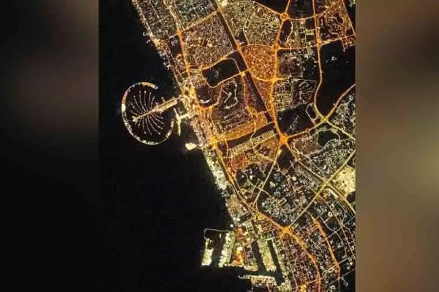 ദു​ബൈ​ ന​ഗ​ര​ത്തി​ന്‍റെ രാ​ത്രി ദൃ​ശ്യം പ​ങ്കു​വെ​ച്ച്​ അ​ൽ നി​യാ​ദി