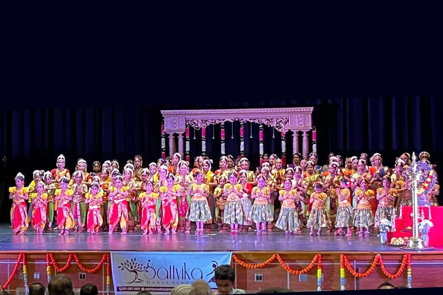 വിസ്മയം തീർത്ത നൃത്തച്ചുവടുകളുമായി സാത്വിക ഡാൻസ് അക്കാഡമി വാർഷിക ആഘോഷം.