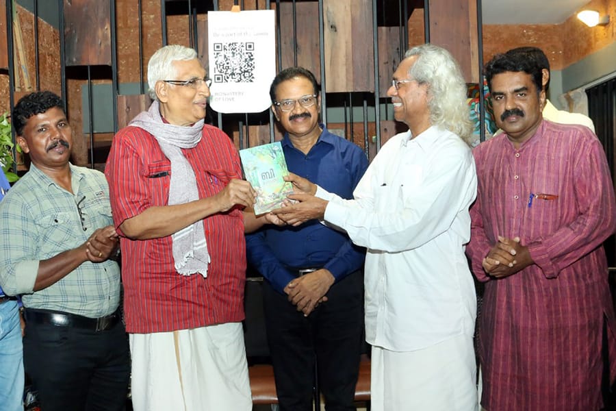 ബി പോസിറ്റീവ് പുസ്തകം പ്രകാശിപ്പിച്ചു