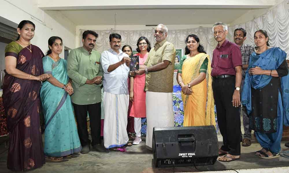 സാഹിത്യ പബ്ലിക്കേഷന്‍സ് പ്രസിദ്ധീകരിച്ച നിമിഷ മേരി ജോയിയുടെ ആംഗലേയ കവിതാസമാഹാരം സോളിറ്റിയൂഡ് ഓഫ് ദി സോള്‍ പ്രകാശനം ചെയ്തു