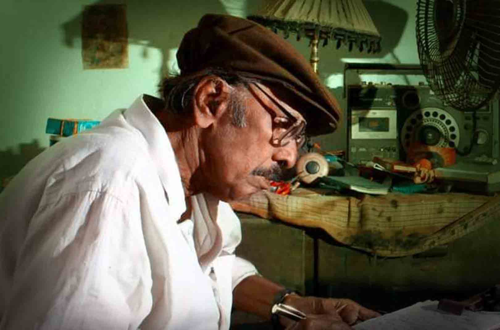 മലയാളികളെ വായിപ്പിച്ച അദ്ധ്യാപകൻ