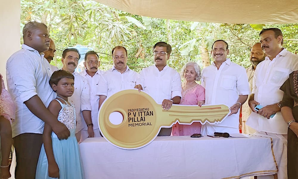 നിസ്വാർഥ ചാരിറ്റി പ്രവർത്തനം ജോയി ഇട്ടന്റെ മുഖമുദ്ര; പുതിയ വീടിന്റെ താക്കോൽ ദാനം ഡോ. മാത്യു കുഴൽ നാടൻ നിർവഹിച്ചു.