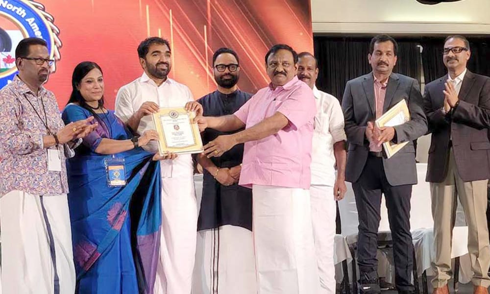 ഇന്ത്യ പ്രസ് ക്ളബ് സമ്മേളന സമാപനത്തിൽ ഭാരവാഹികളെ ആദരിച്ചു