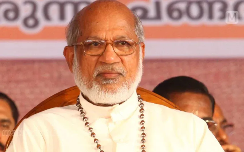 മാർ ജോർജ് ആലഞ്ചേരി സിറോ മലബാർ സഭ അധ്യക്ഷ സ്ഥാനം ഒഴിഞ്ഞു.