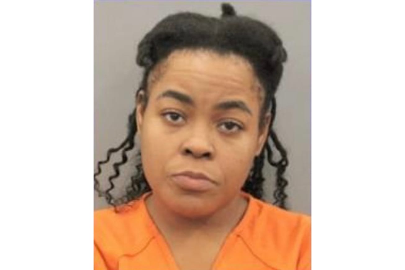 ഹൂസ്റ്റണിൽ വീട്ടിൽ വഴക്കിനിടെ 37 കാരിയുടെ വെടിയേറ്റ് ഭാര്യ മരിച്ചു