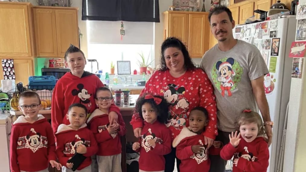 ലാസ് വെഗാസിലെ കാർജാക്കിംഗിനിടയിൽ കൊല്ലപ്പെട്ട ഭർത്താവിന്റെ നഷ്ടത്തിൽ വിതുമ്പി 7 കുട്ടികളുടെ അമ്മ