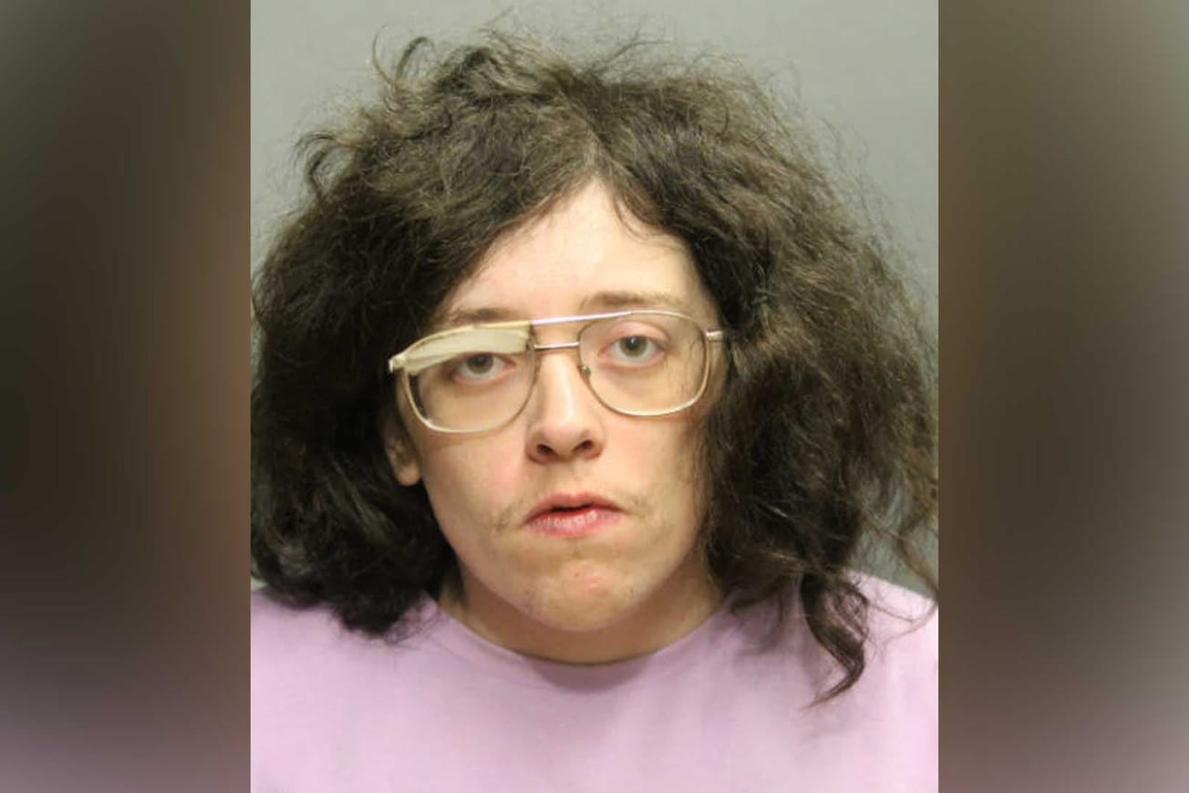 സെമിറ്റിക് വിരുദ്ധ ഗ്രാഫിറ്റിയുടെ പേരിൽ മരിയാന ലിഞ്ചിനെതിരെ വിദ്വേഷ കുറ്റകൃത്യങ്ങൾ ചുമത്തി