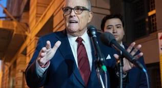 റൂഡി ഗ്യുലിയാനി  148 മില്യൺ ഡോളർ നഷ്ടപരിഹാരം നൽകാൻ ഉത്തരവ്