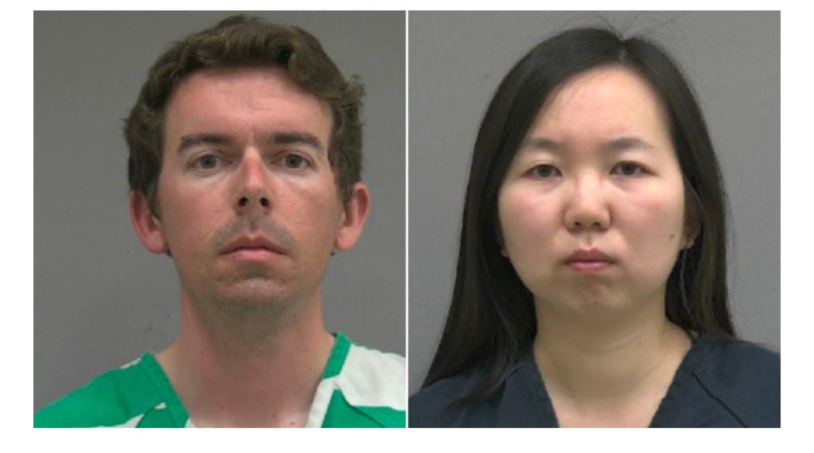 ജോലിക്ക് പോകുമ്പോൾ കുട്ടികളെ കൂട്ടിലടച്ചതിന് ഫ്ലോറിഡ സർവകലാശാലയിലെ ശാസ്ത്രജ്ഞർ അറസ്റ്റിൽ.