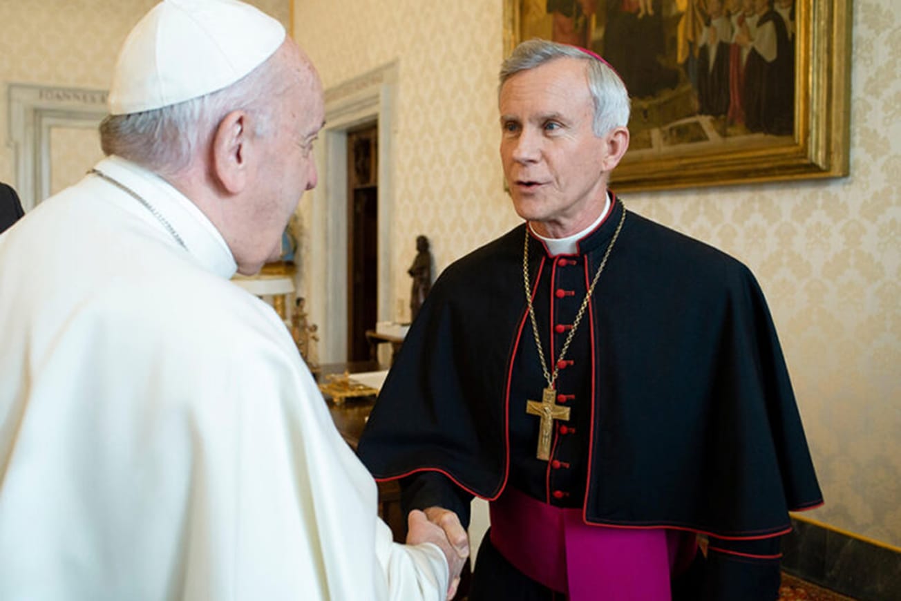 ബിഷപ്പ് സ്‌ട്രിക്‌ലാൻഡ് ഫ്രാൻസിസ് മാർപാപ്പയുമായി യുദ്ധത്തിനിറങ്ങുന്നു