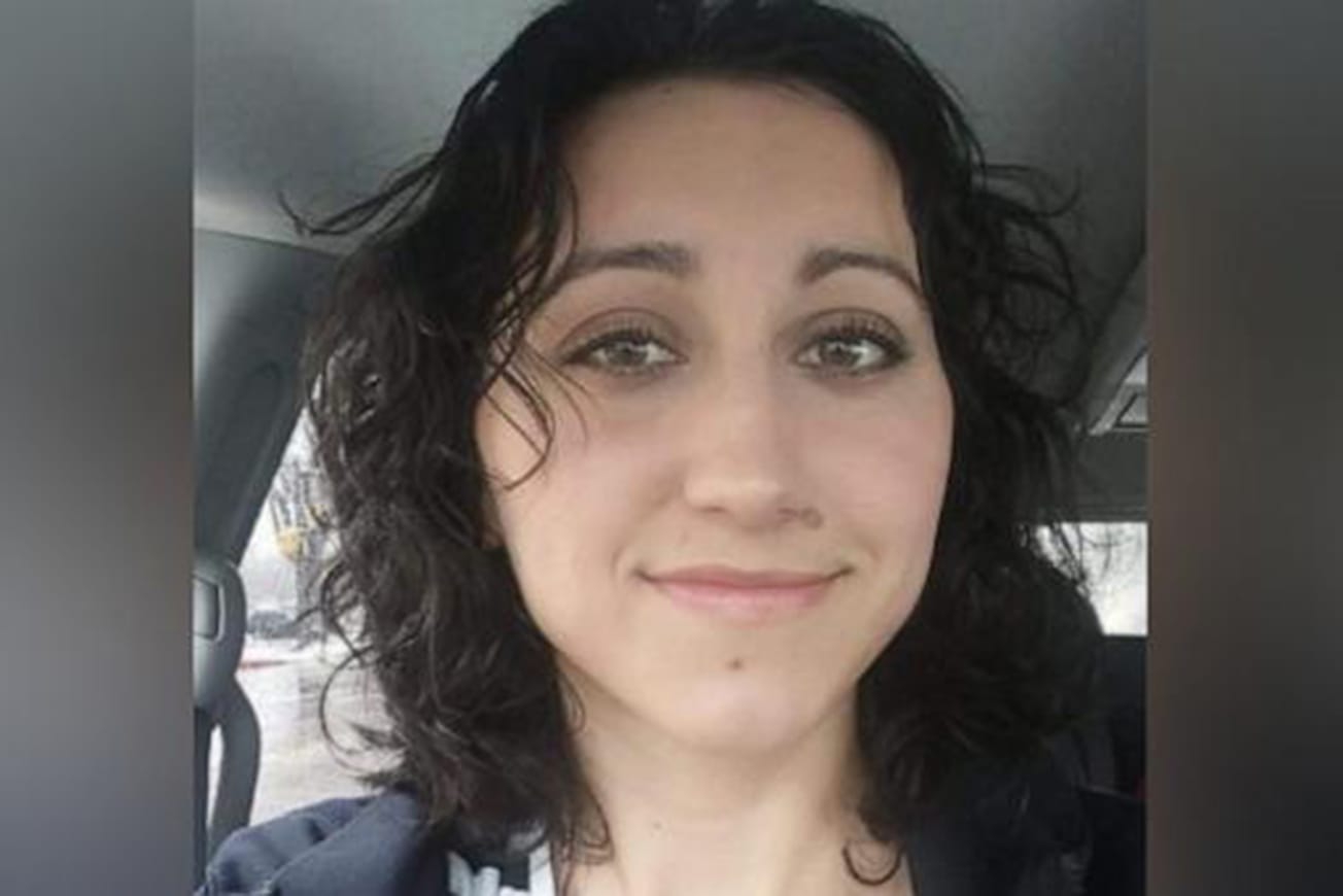 രണ്ട് കൊച്ചുകുട്ടികളെ കൊല്ലുകയും മൂന്നാമനെ പരിക്കേൽപ്പിക്കുകയും ചെയ്ത മാതാവ് അറസ്റ്റിൽ