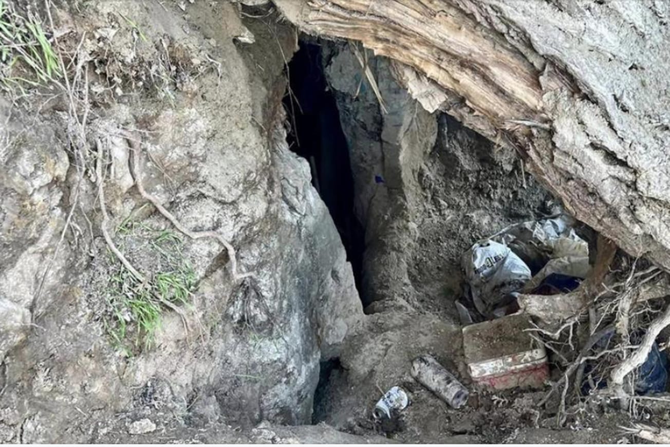 തെരുവ് നിരപ്പിൽ നിന്ന് 20 അടി താഴെയുള്ള ഫർണിഷ് ചെയ്ത ഗുഹകളിൽ താമസിക്കുന്ന കാലിഫോർണിയ ഭവനരഹിതരെ കണ്ടെത്തി