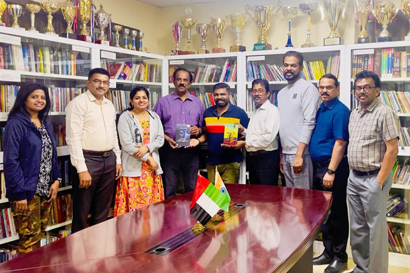 "പ്രവാസിയും എഴുത്തുകാരനുമായ വിനീത് വിശ്വദേവിന്റെ പുസ്തകങ്ങൾ "ചിന്തയുടെ ചിരാതുകൾ", "നിഗൂഢ വിപഞ്ചിക" എന്നീ രണ്ടു കവിത സമാഹാരങ്ങൾ പ്രകാശനം ചെയ്യ്തു