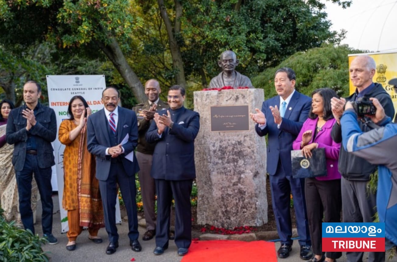 കോൺസുലേറ്റ് സിയാറ്റിൽ സെൻ്ററിൽ മഹാത്മാഗാന്ധി പ്രതിമ അനാച്ഛാദനം ചെയ്തു
