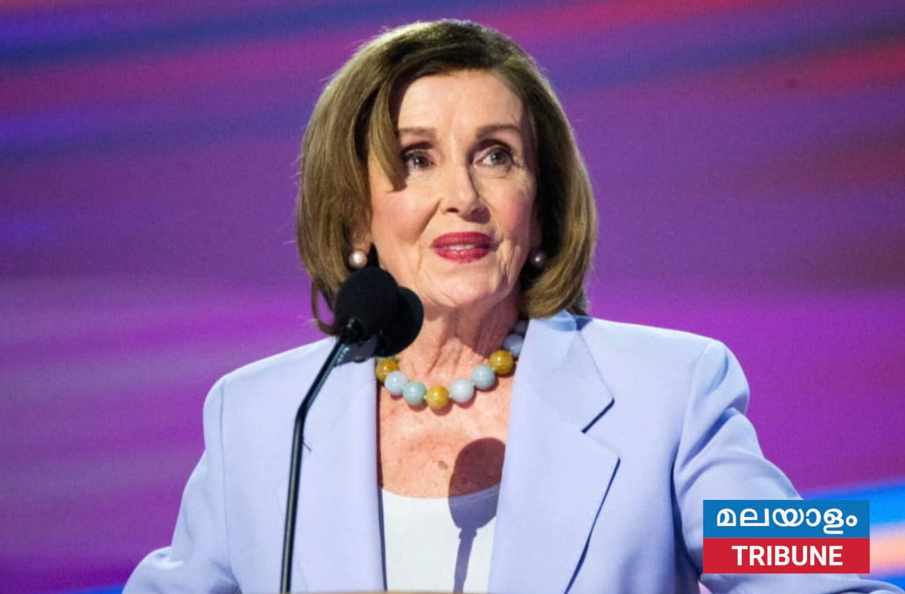 വിദേശ യാത്രയ്ക്കിടെ നാൻസി പെലോസി വീണതിനെത്തുടർന്ന് ഇടുപ്പിന് പരിക്കേറ്റു