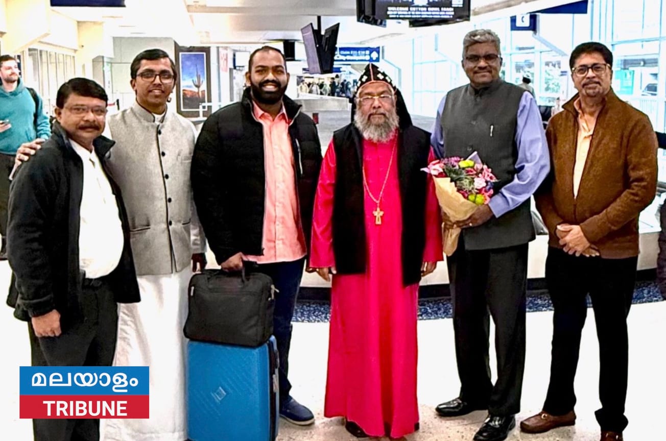നോർത്ത് അമേരിക്ക ഭദ്രാസന ഭദ്രാസനാധിപൻ ഡോ. എബ്രഹാം മാർ പൗലോസ് തിരുമേനിക്കു ഡാളസ് വിമാനത്താവളത്തിൽ ഊഷ്മള സ്വീകരണം