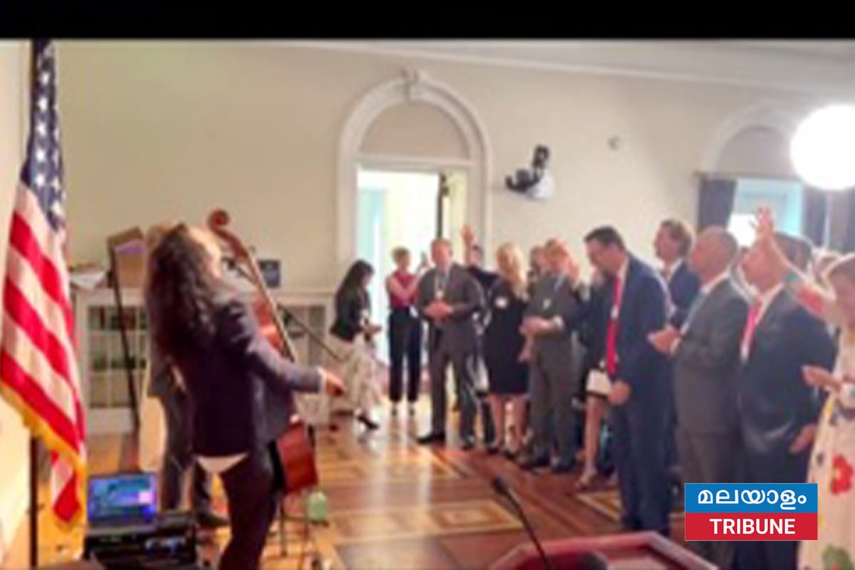 ട്രംപിന്റെ ആദ്യത്തെ 100 ദിവസം ആഘോഷിച്ചത് വൈറ്റ്ഹൗസിനെ പ്രാർത്ഥനാലയമായി മാറ്റി