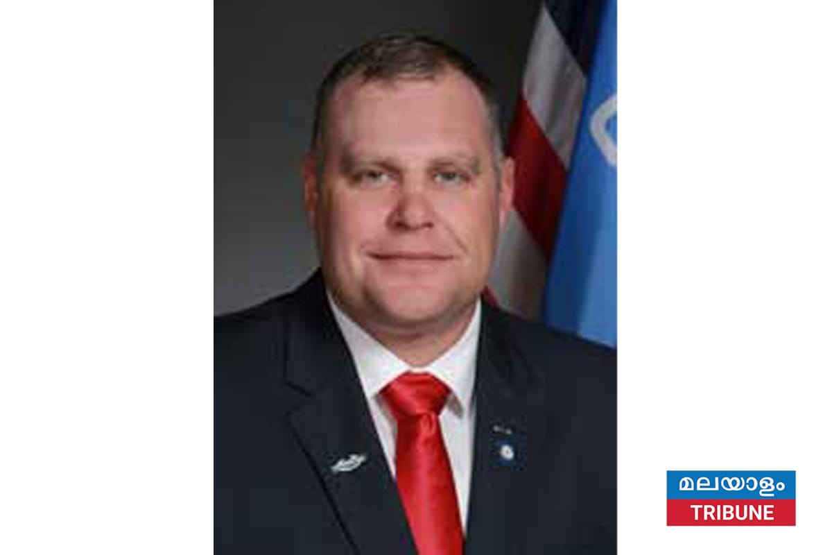 ഗാർഹിക പീഡനക്കേസിൽ കുറ്റക്കാരനാണെന്ന് കണ്ടെത്തിയ ജനപ്രതിനിധി രാജിവെക്കണമെന്ന് ഒക്‌ലഹോമ ഗവർണർ