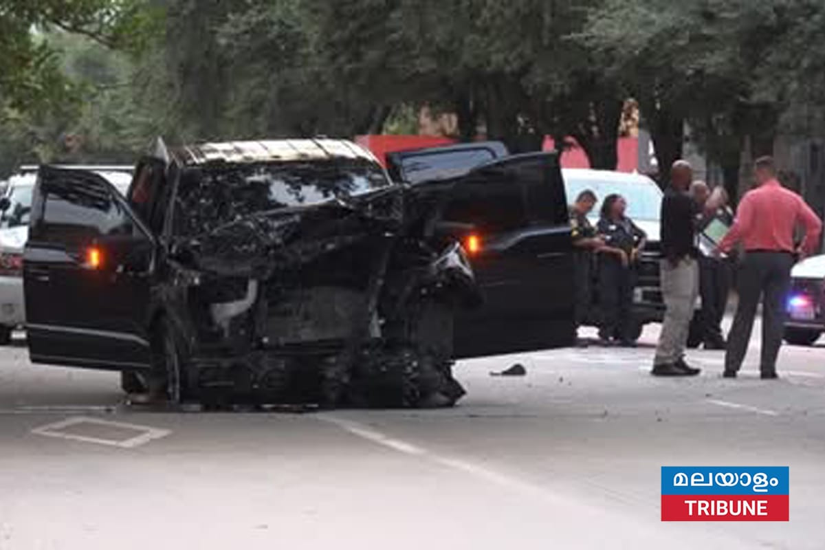 അമിത വേഗതയിൽ പാഞ്ഞെത്തിയ വാഹനം ലൈറ്റ്‌ പോസ്റ്റിലിടിച്ച് രണ്ട് പേർക്ക്‌ ദാരുണാന്ത്യം.