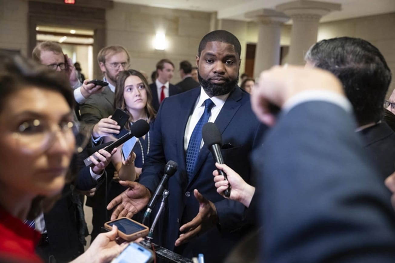 ഫ്ലോറിഡ ഗവർണർ പോര്: ട്രംപിന്റെ സ്ഥാനാർത്ഥി ബൈറോൺ ഡൊണാൾഡ്‌സിനെതിരെ റിപ്പബ്ലിക്കൻ വിമർശനം