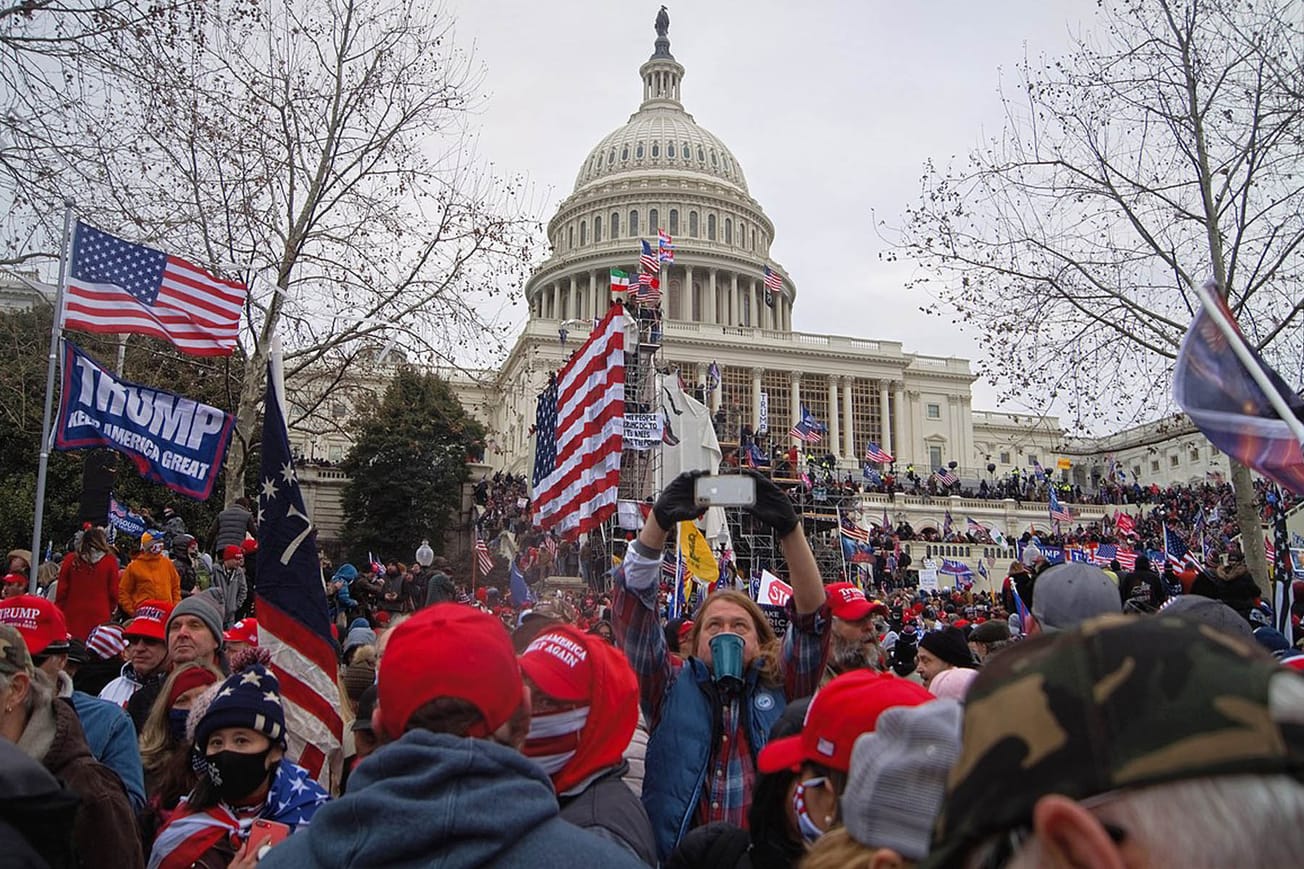 എക്സിക്യൂട്ടീവ് പ്രിവിലേജ്: ജനുവരി 6 കേസിൽ തെളിവുകൾ തടയാൻ ട്രംപിന്റെ നീക്കം