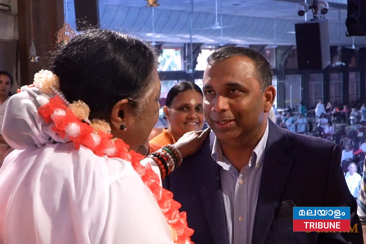 മാതാ അമൃതാനന്ദമയിയുമായി ഫൊക്കാന പ്രസിഡന്റ് സജിമോൻ ആന്റണി കൂടികാഴ്ച നടത്തി